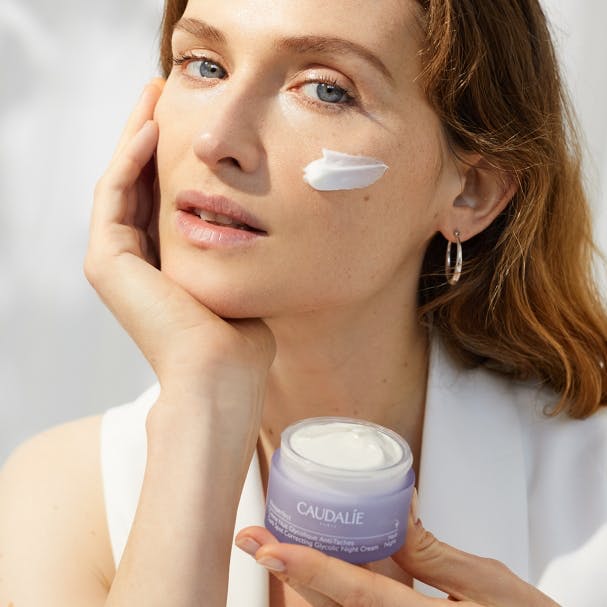 Caudalie Vinoperfect Crema Noche Glicólica Antimanchas 50ml - Imagen 3